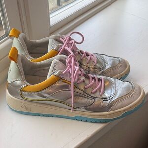 Oncept Porto Low top sneaker women’s size 9